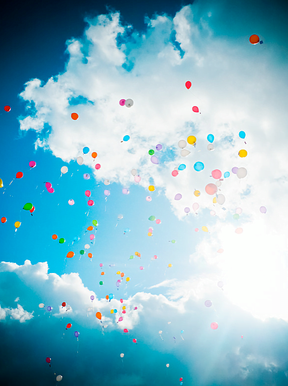 Envol de ballons de couleurs